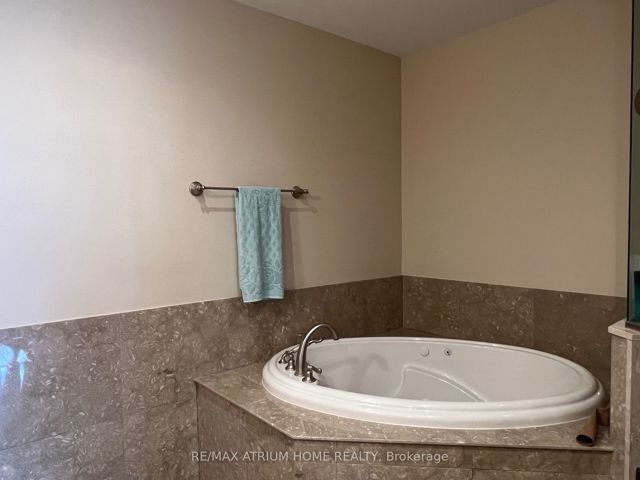 1705 - 662 Sheppard Ave E