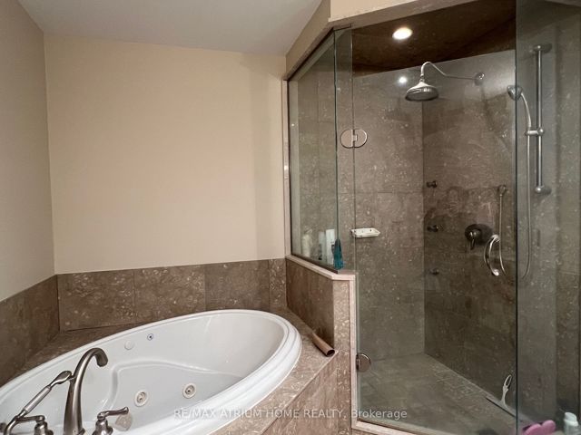 1705 - 662 Sheppard Ave E