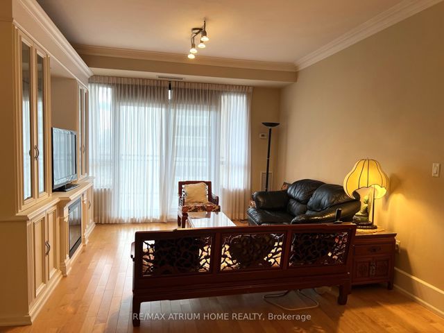 1705 - 662 Sheppard Ave E