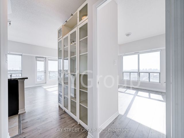 905 - 920 Sheppard Ave W