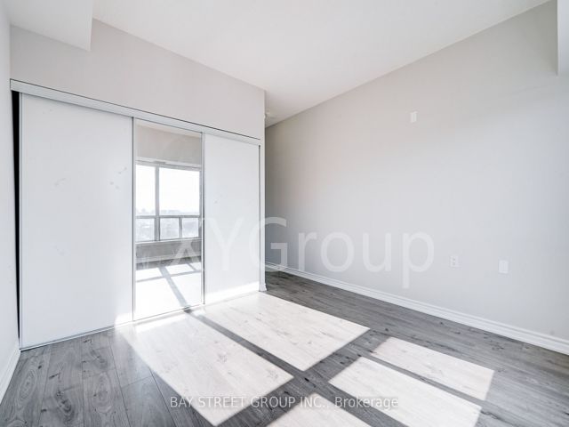 905 - 920 Sheppard Ave W