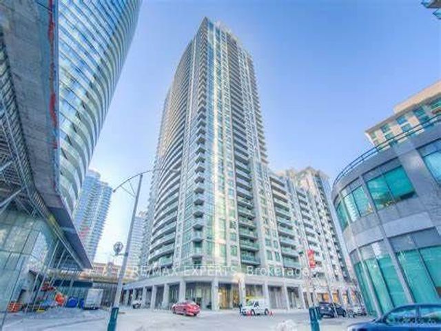 PH 01 - 19 Grand Trunk Cres