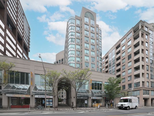 409 - 942 Yonge St