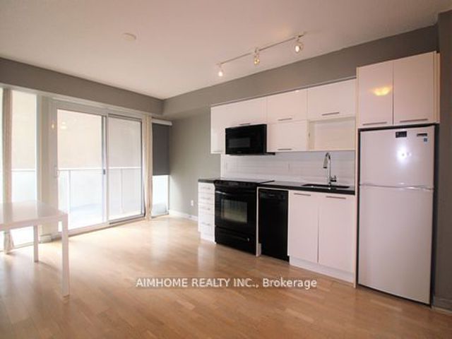 401 - 126 Simcoe St