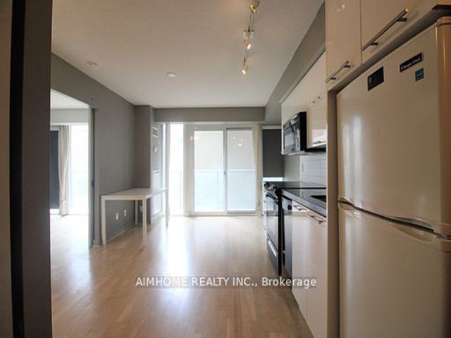 401 - 126 Simcoe St