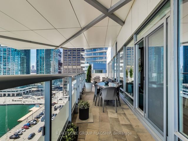 1102 - 29 Queens Quay E