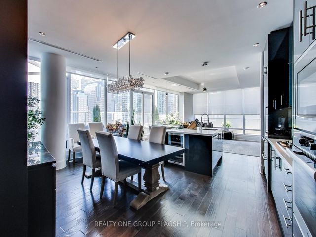 1102 - 29 Queens Quay E