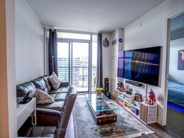 1220 - 120 Varna Dr