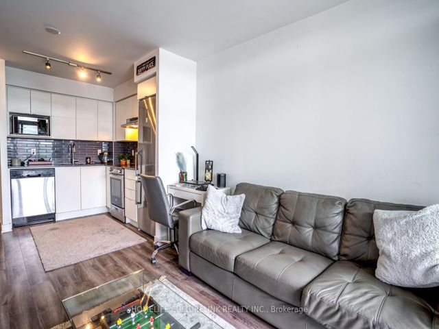 1220 - 120 Varna Dr