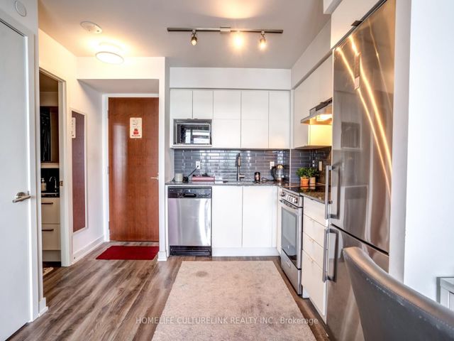 1220 - 120 Varna Dr