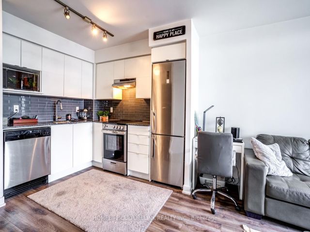 1220 - 120 Varna Dr