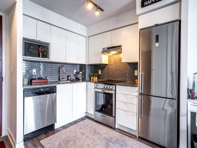 1220 - 120 Varna Dr