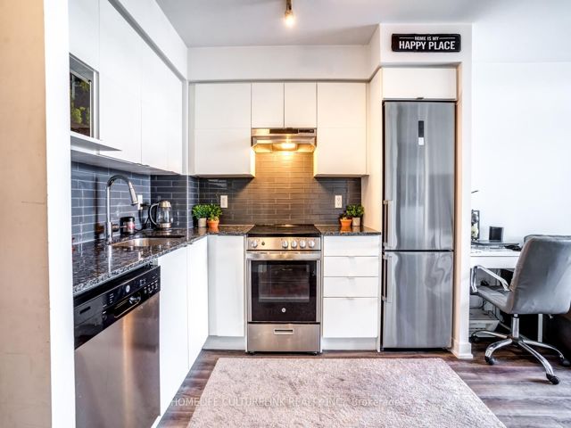 1220 - 120 Varna Dr