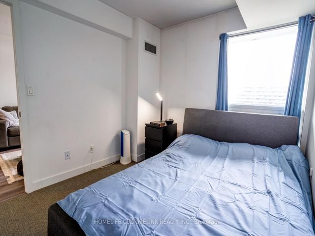 1220 - 120 Varna Dr