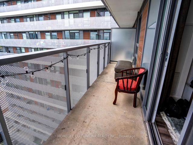 1220 - 120 Varna Dr