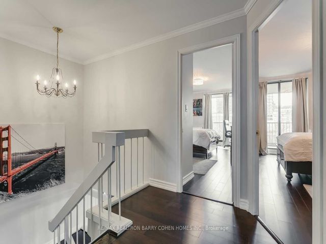 503 - 33 Harbour Sq