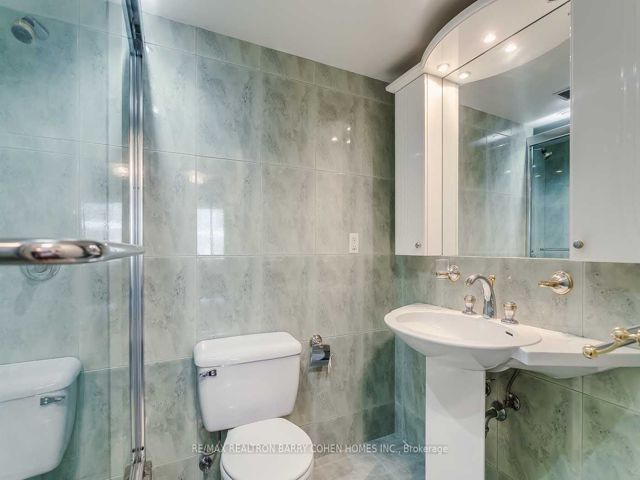 503 - 33 Harbour Sq