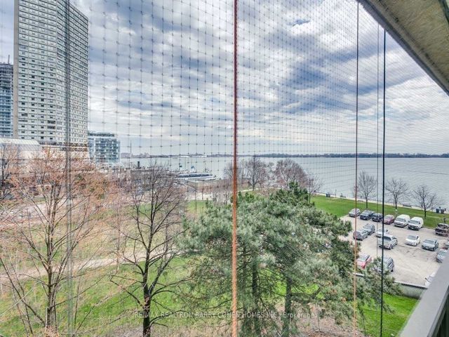 503 - 33 Harbour Sq