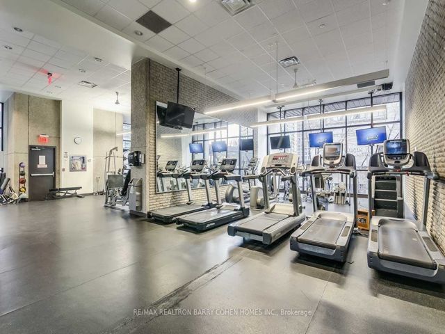 503 - 33 Harbour Sq