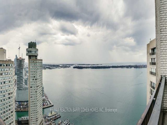 503 - 33 Harbour Sq