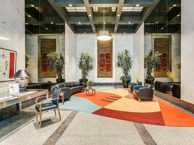 503 - 33 Harbour Sq