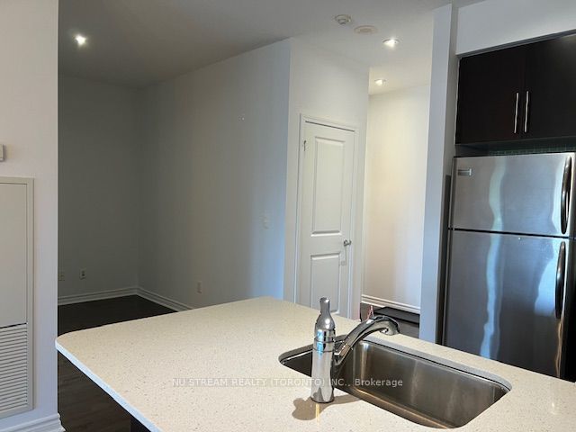 717 - 2885 Bayview Ave