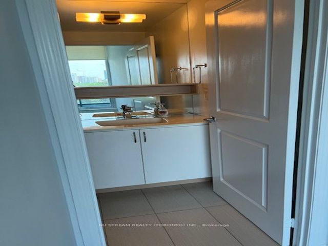 717 - 2885 Bayview Ave