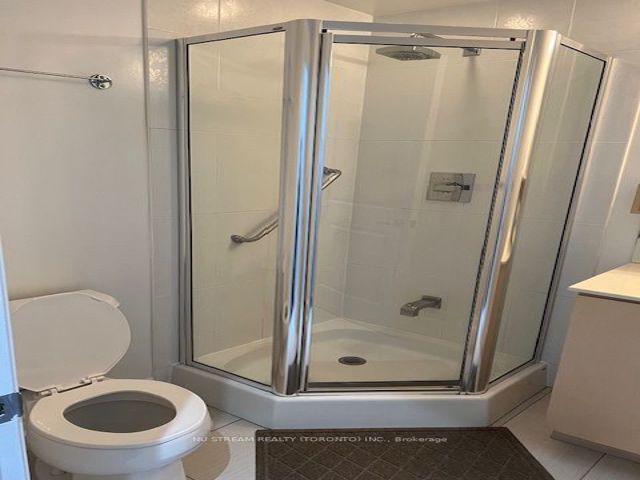 717 - 2885 Bayview Ave