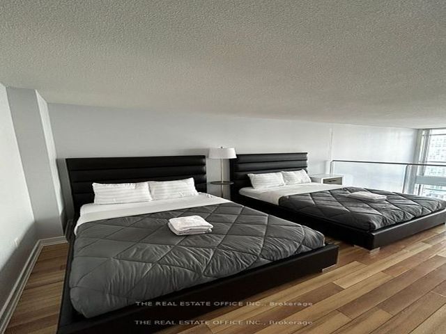 2808 - 15 Fort York Blvd