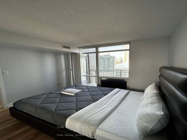 2808 - 15 Fort York Blvd