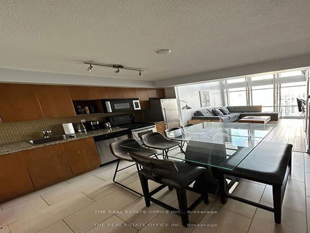 2808 - 15 Fort York Blvd