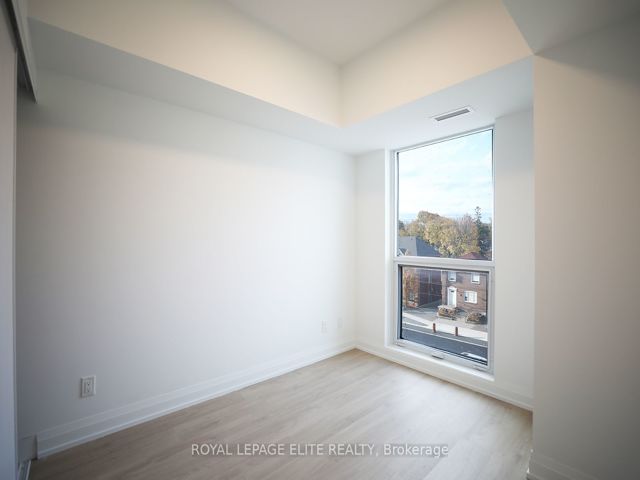 332 - 181 Sheppard Ave E