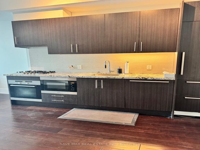 827 - 29 Queens Quay E