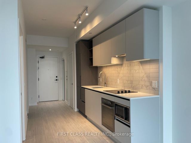 3215 - 55 Mercer St W