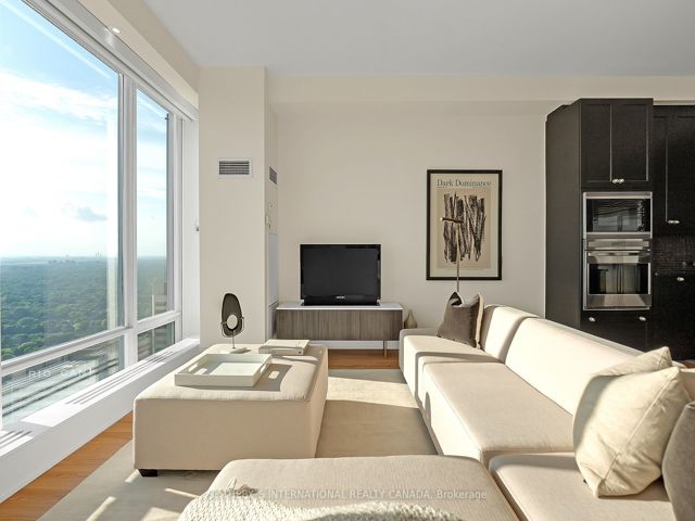 5202 - 2191 Yonge St
