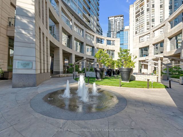 5202 - 2191 Yonge St