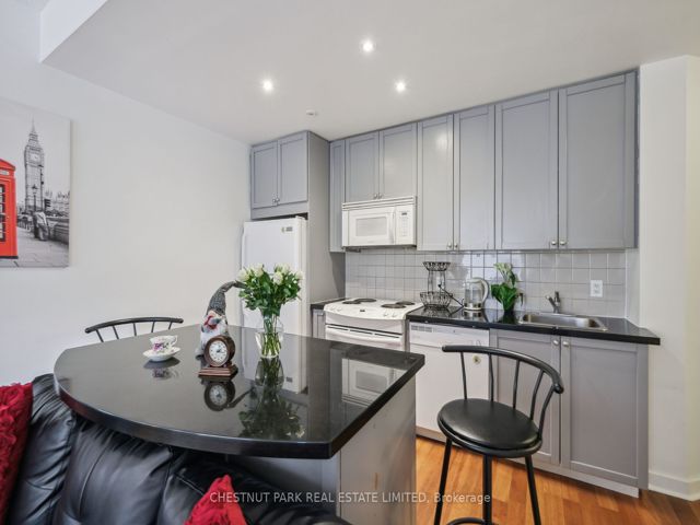 1014 - 85 Bloor St E