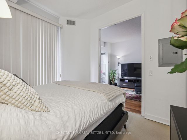 1014 - 85 Bloor St E