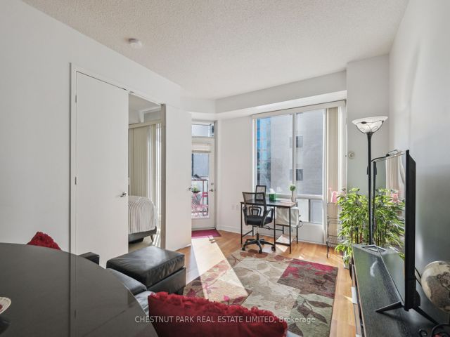 1014 - 85 Bloor St E