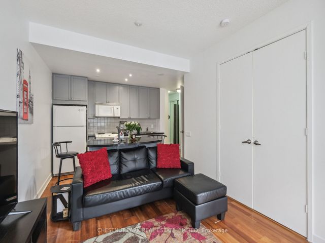 1014 - 85 Bloor St E