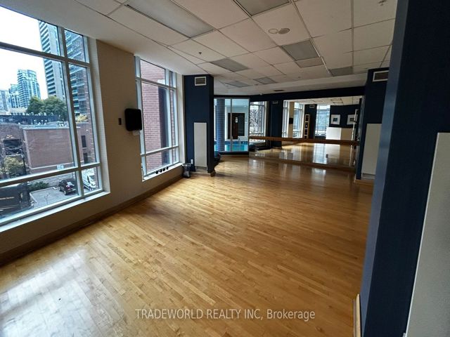 301 - 23 Sheppard Ave E