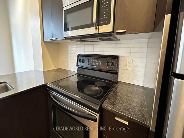 301 - 23 Sheppard Ave E
