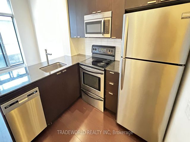 301 - 23 Sheppard Ave E