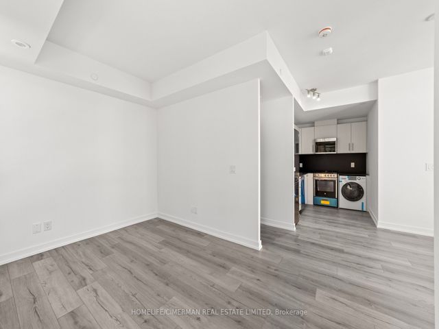 4th - 11-851 Sheppard Ave W