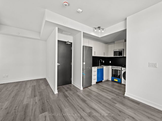 4th - 11-851 Sheppard Ave W