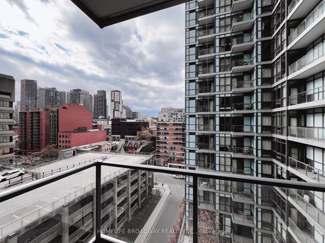 912 - 210 Simcoe St