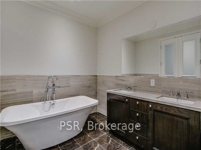 3901 - 311 Bay St