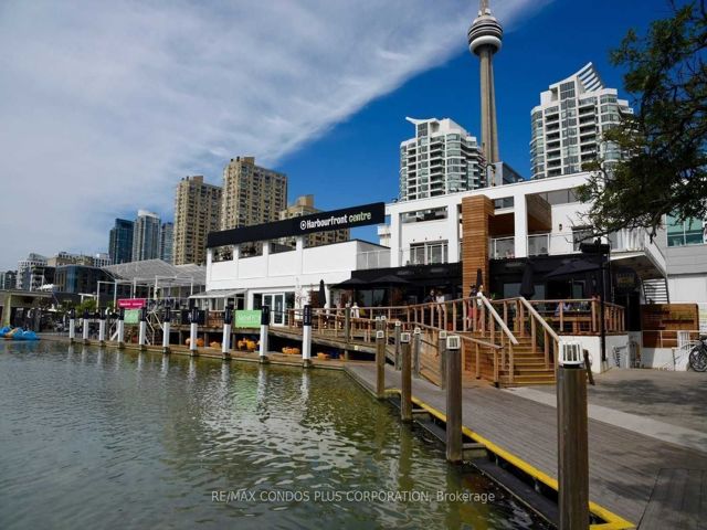 1027 - 230 Queens Quay West Quay