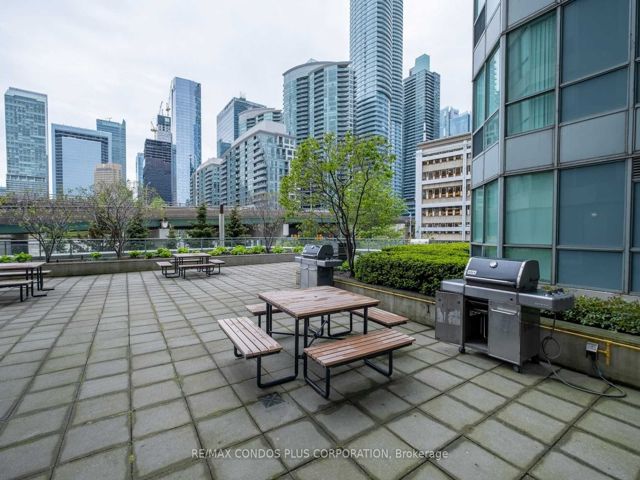 1027 - 230 Queens Quay West Quay