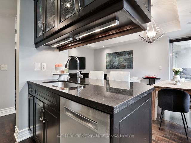 308 - 68 Yorkville Ave
